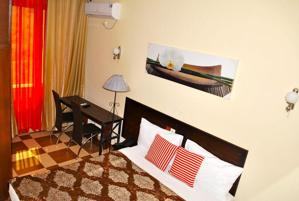 Hotel Yaahot Yaoundé Exterior foto