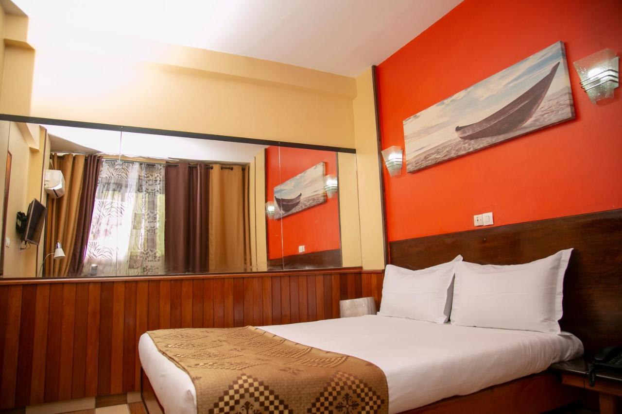 Hotel Yaahot Yaoundé Exterior foto