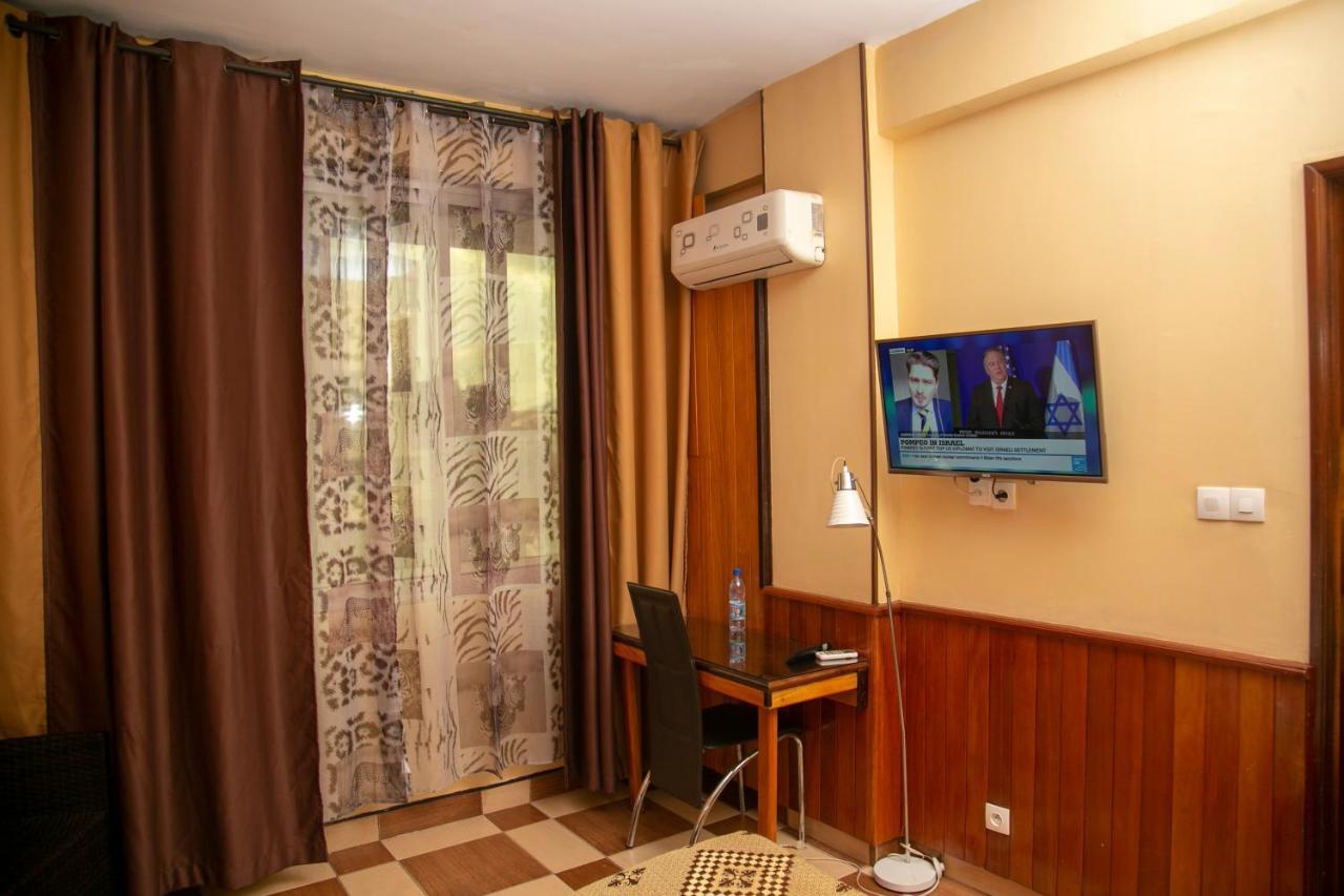 Hotel Yaahot Yaoundé Exterior foto