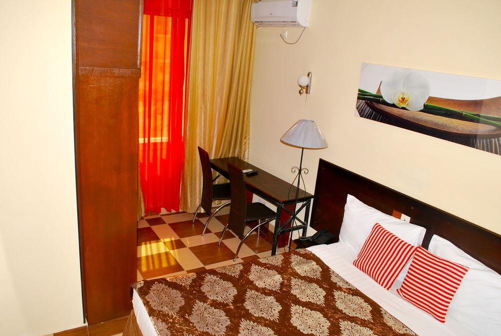 Hotel Yaahot Yaoundé Exterior foto