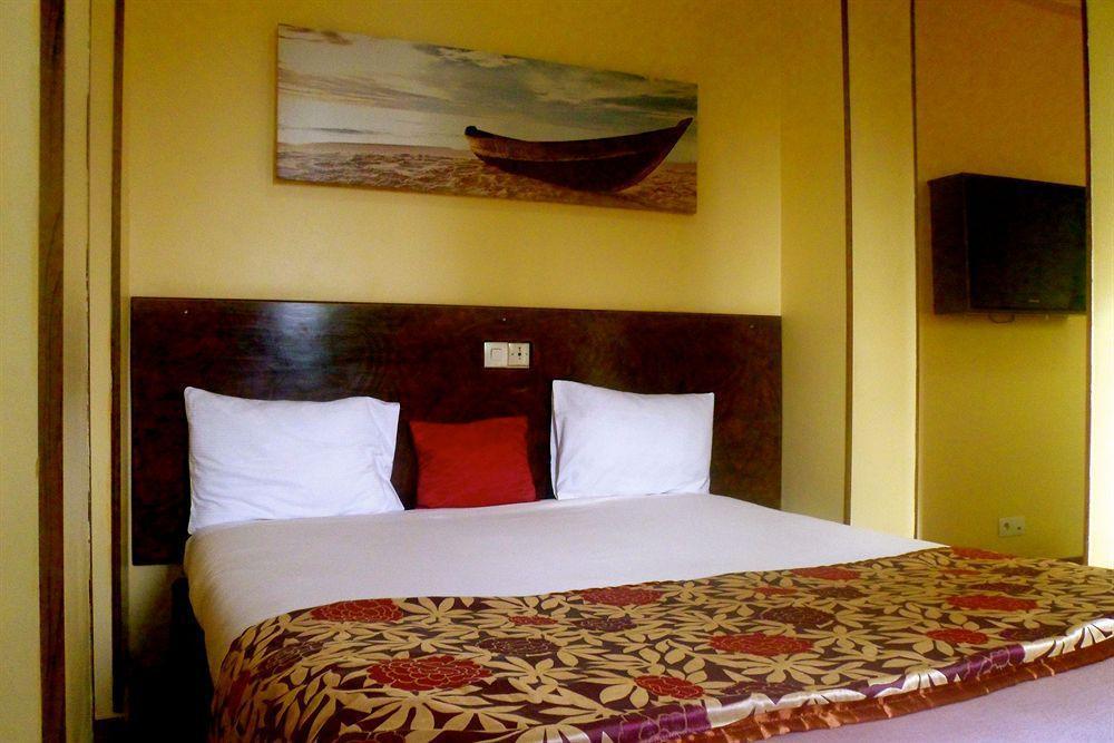 Hotel Yaahot Yaoundé Exterior foto