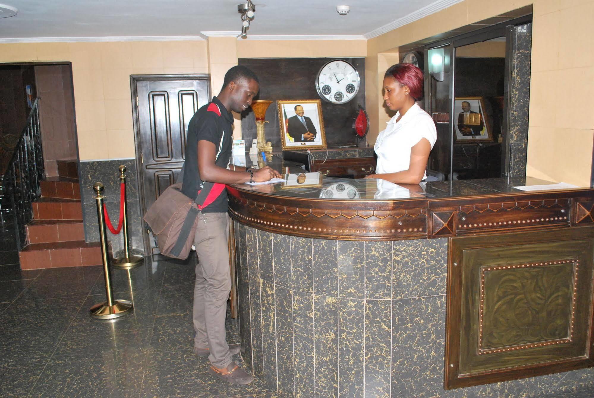 Hotel Yaahot Yaoundé Exterior foto